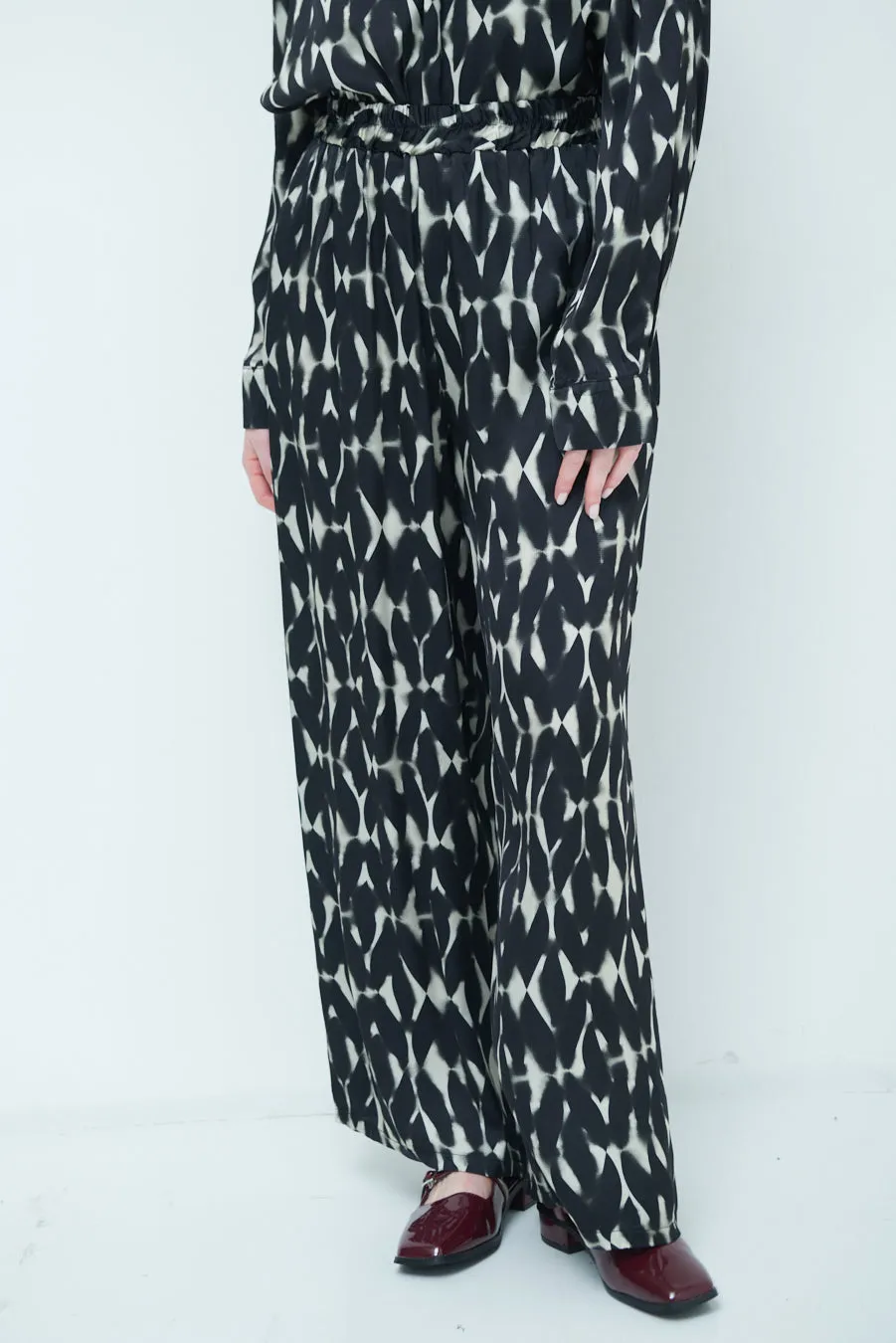 Wide-leg patterned trousers wholesale