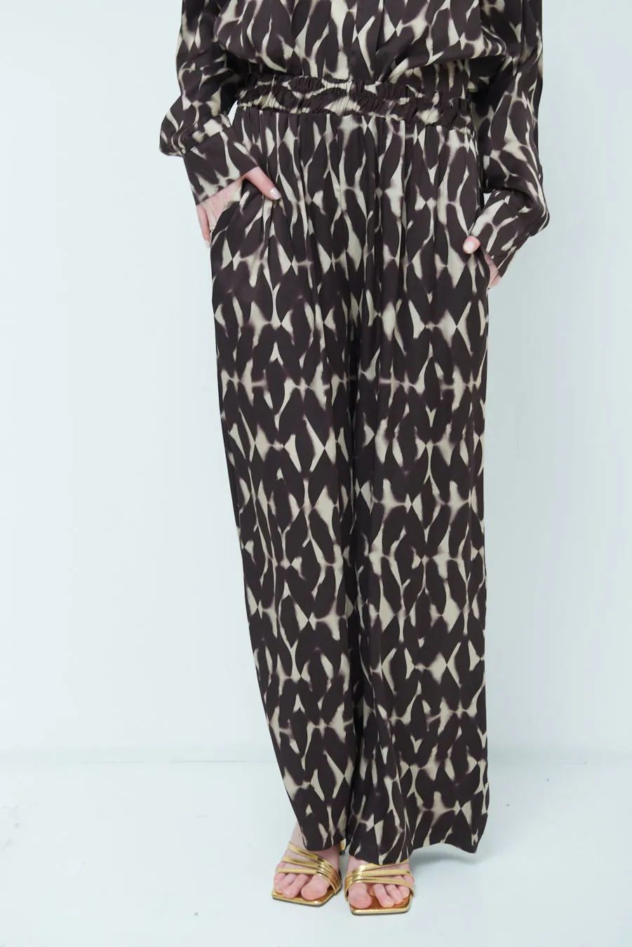 Wide-leg patterned trousers wholesale